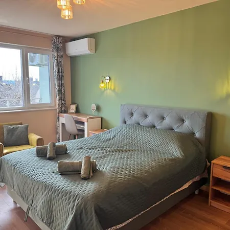 Spacious 3 Bedroom - Laveli 瓦爾納