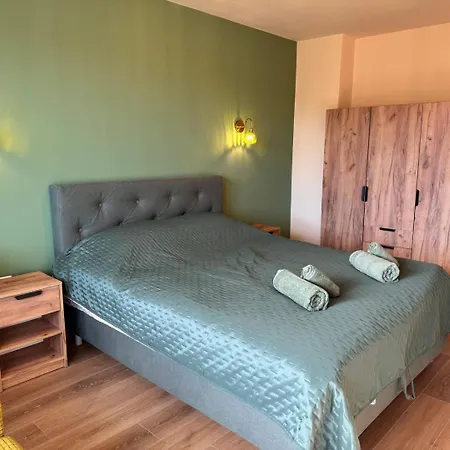 Spacious 3 Bedroom - Laveli 瓦爾納