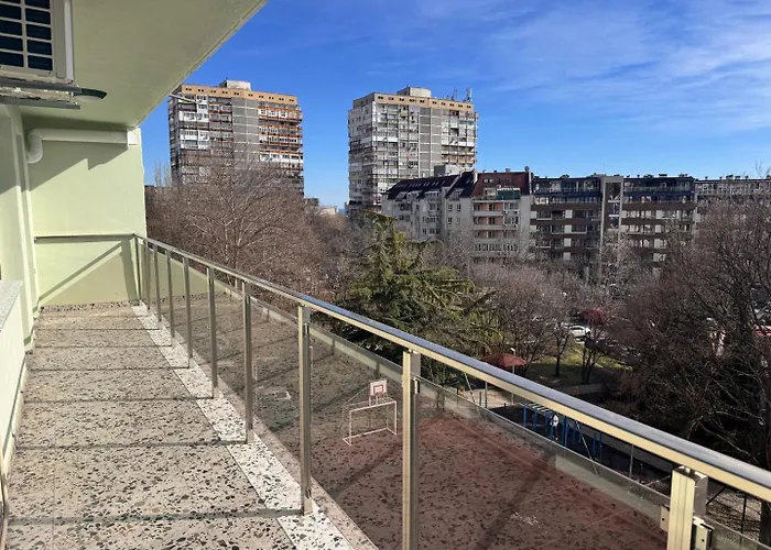 Spacious 3 Bedroom - Laveli 瓦爾納